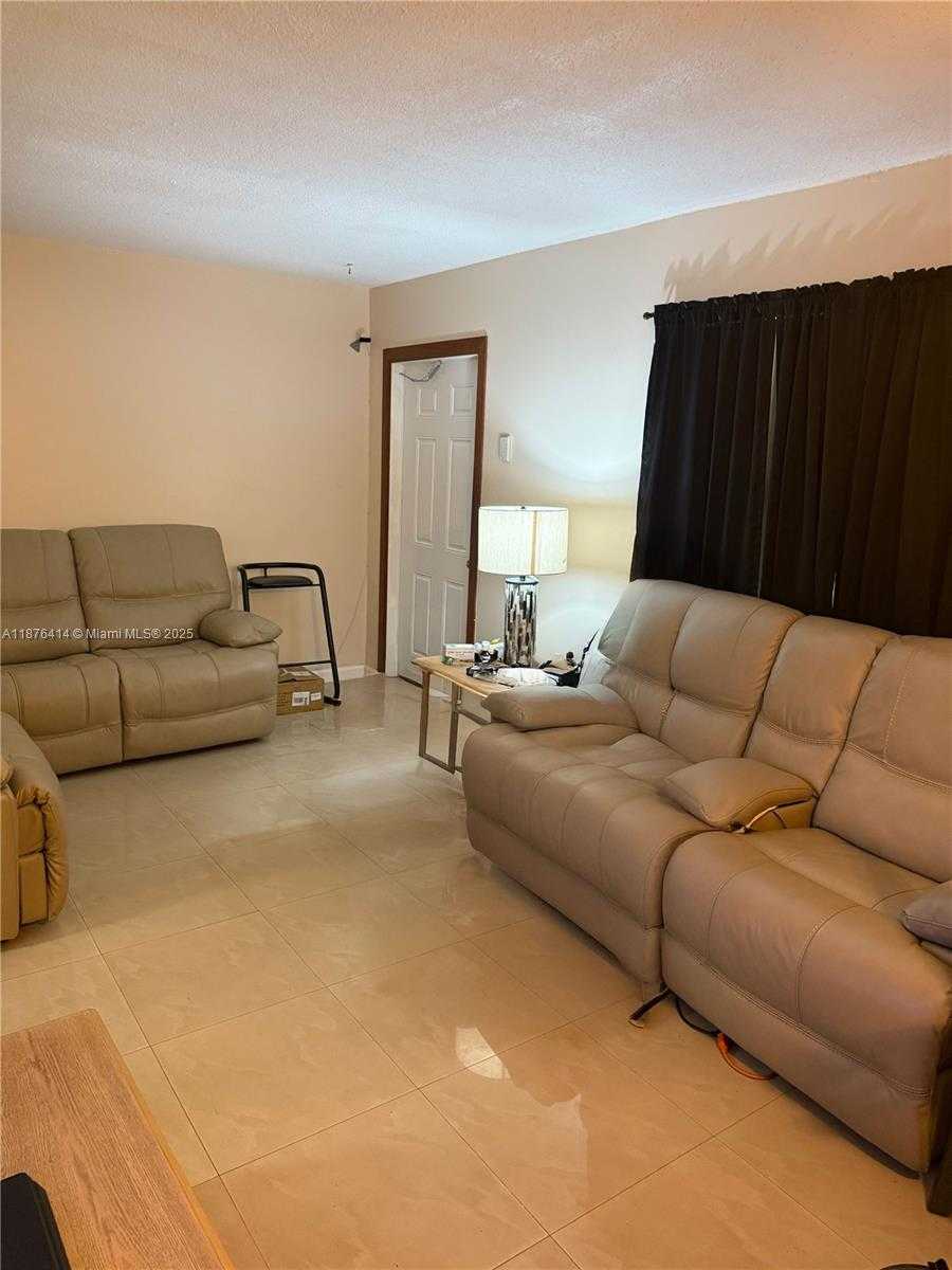 Small Image of 2145 PIERCE ST #118, Hollywood Number 3
