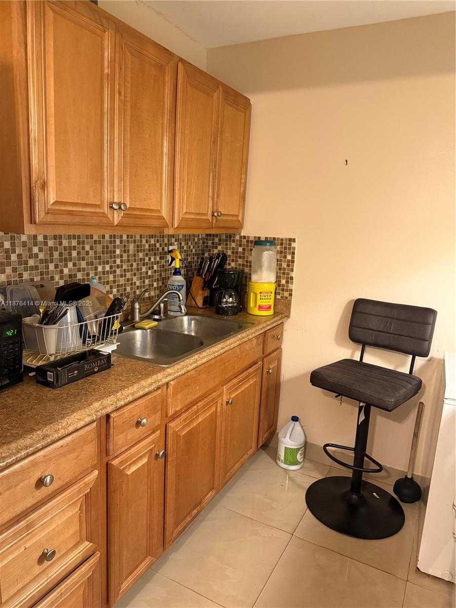 Small Image of 2145 PIERCE ST #118, Hollywood Number 4