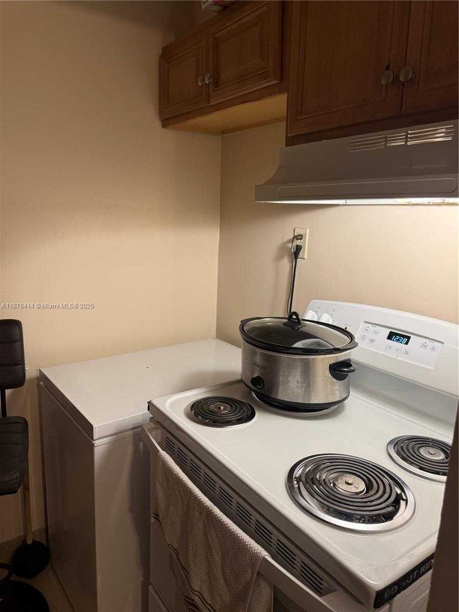 Small Image of 2145 PIERCE ST #118, Hollywood Number 7