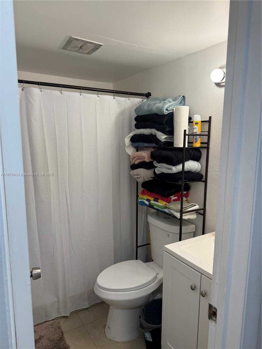 Small Image of 2145 PIERCE ST #118, Hollywood Number 9