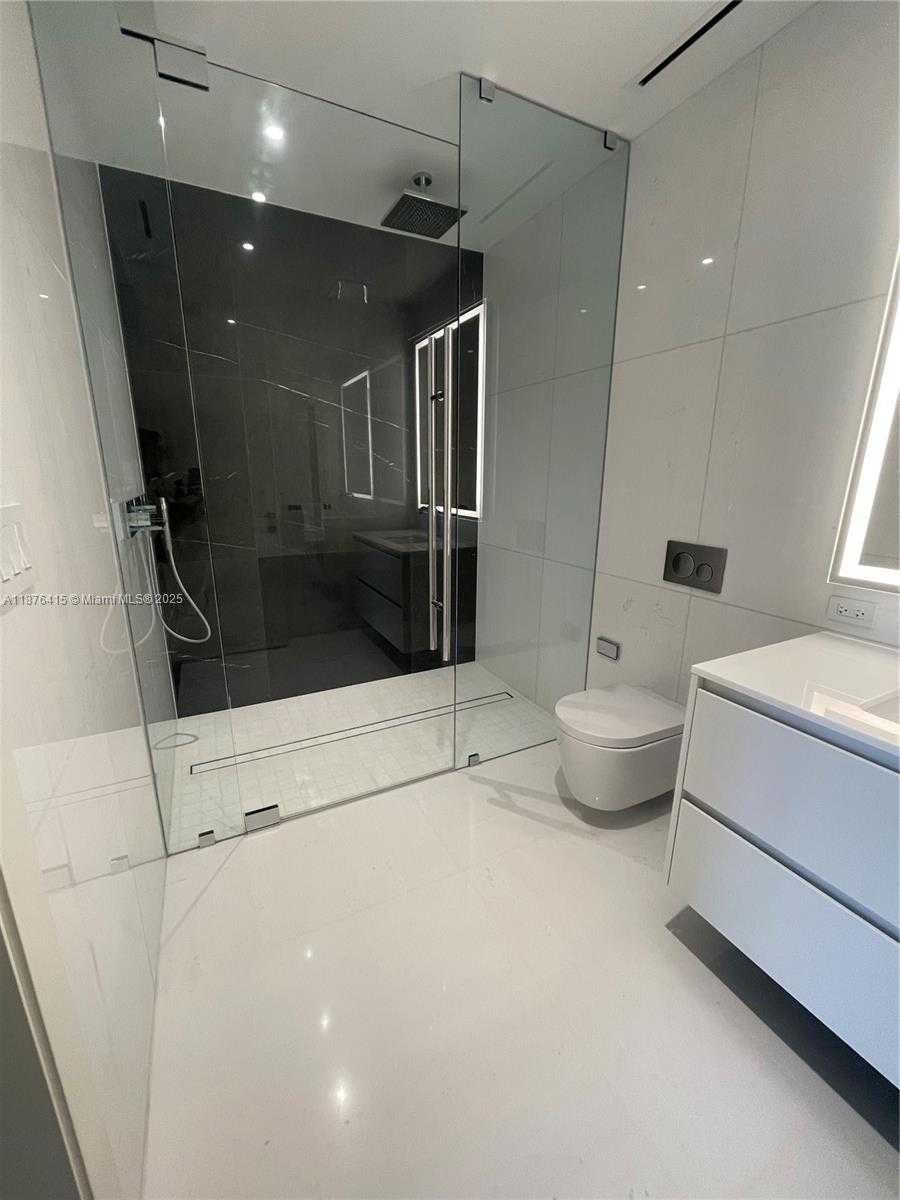 Small Image of 300 BISCAYNE BLVD WAY #2308, Miami Number 12