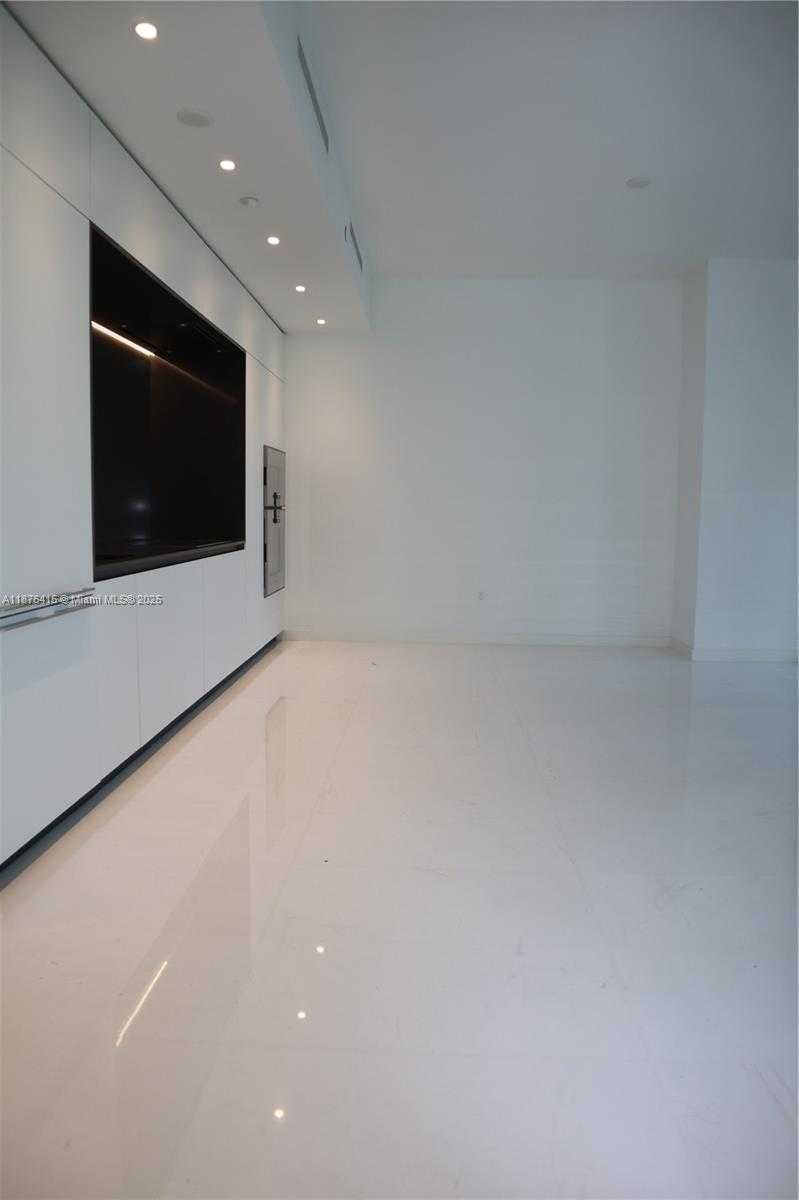 Small Image of 300 BISCAYNE BLVD WAY #2308, Miami Number 7