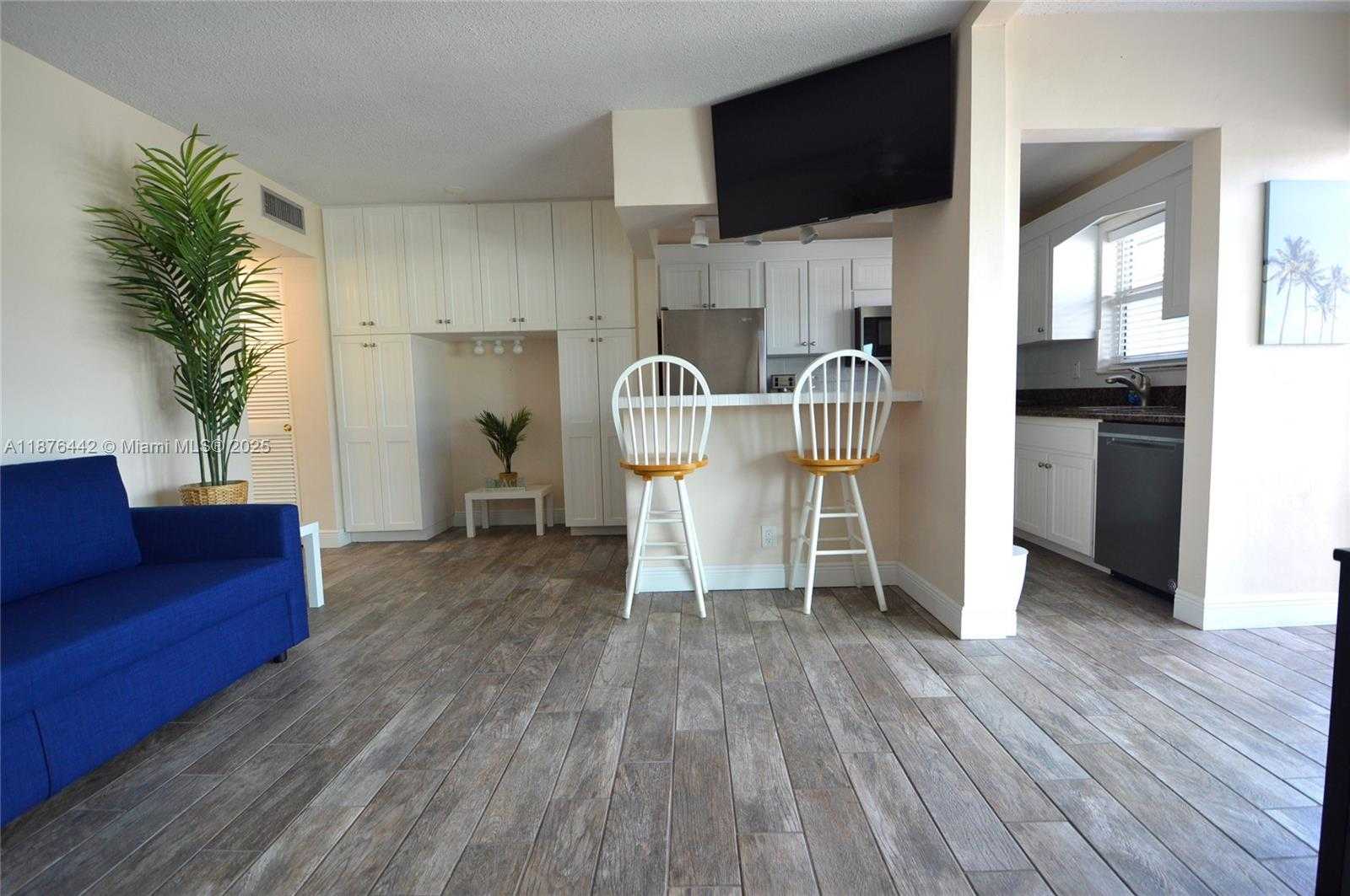Small Image of 1451 NORTH 12TH CT #8B, Hollywood Number 5