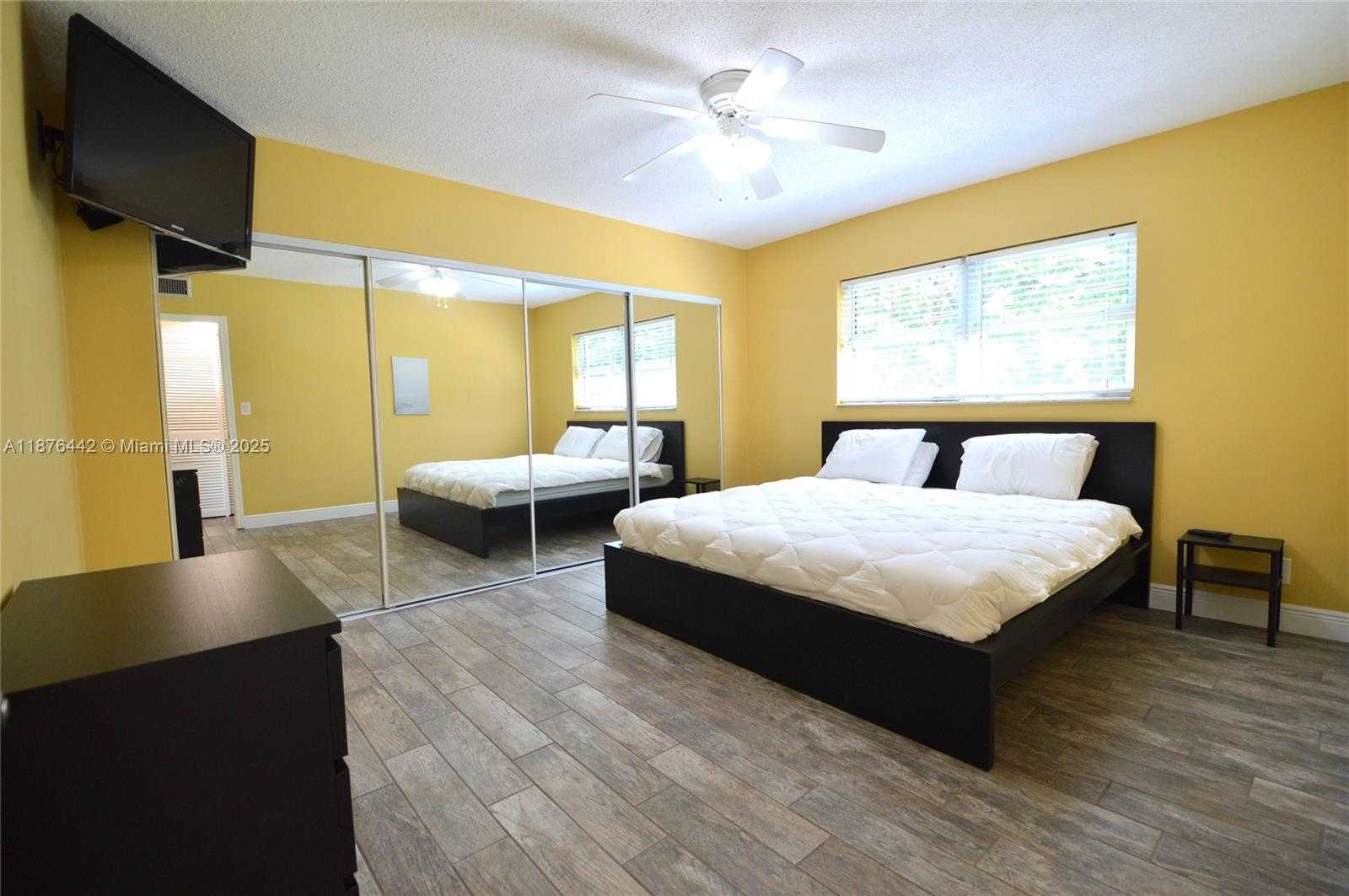 Small Image of 1451 NORTH 12TH CT #8B, Hollywood Number 9