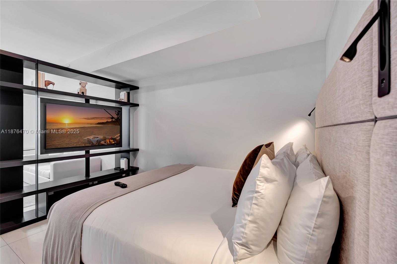 Small Image of 398 NORTH EAST 5TH ST #1407, Miami Number 13