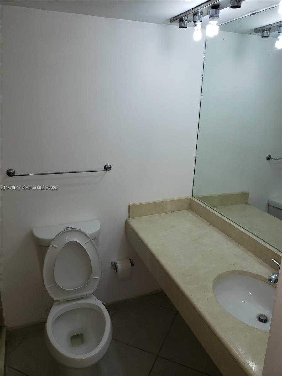Small Image of 6770 INDIAN CREEK DR #7P, Miami Beach Number 16