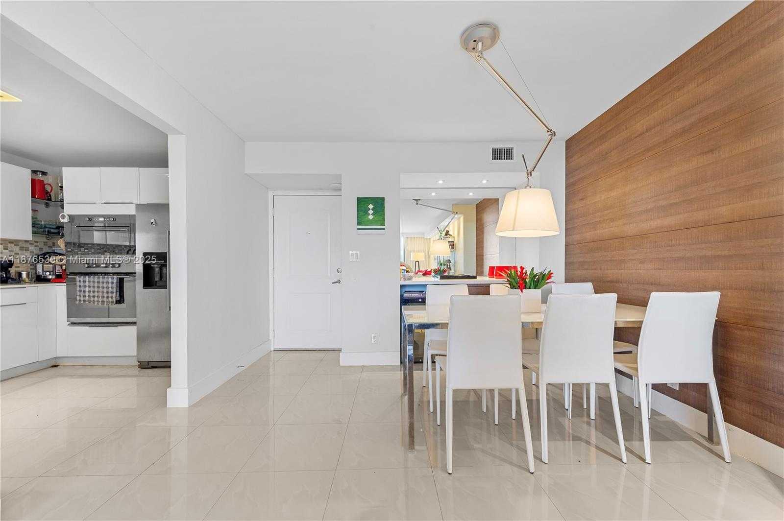 Small Image of 100 BAYVIEW DR #507, Sunny Isles Beach Number 13