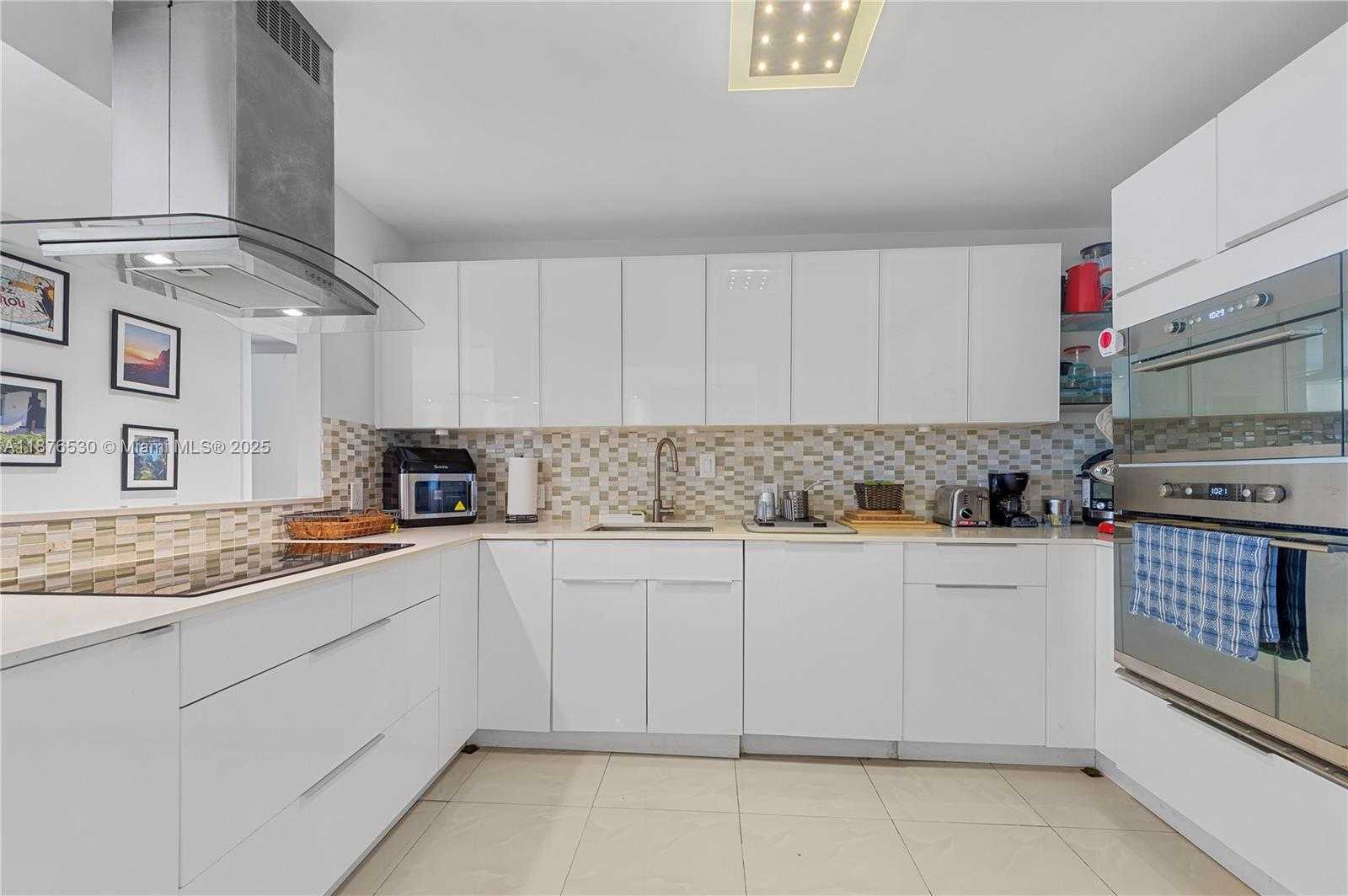Small Image of 100 BAYVIEW DR #507, Sunny Isles Beach Number 16