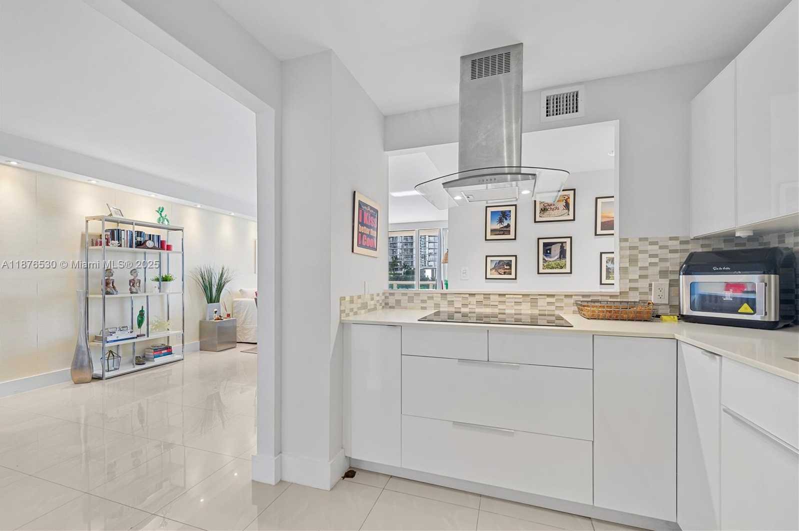 Small Image of 100 BAYVIEW DR #507, Sunny Isles Beach Number 20