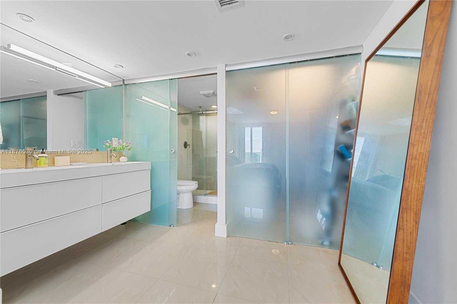 Small Image of 100 BAYVIEW DR #507, Sunny Isles Beach Number 26
