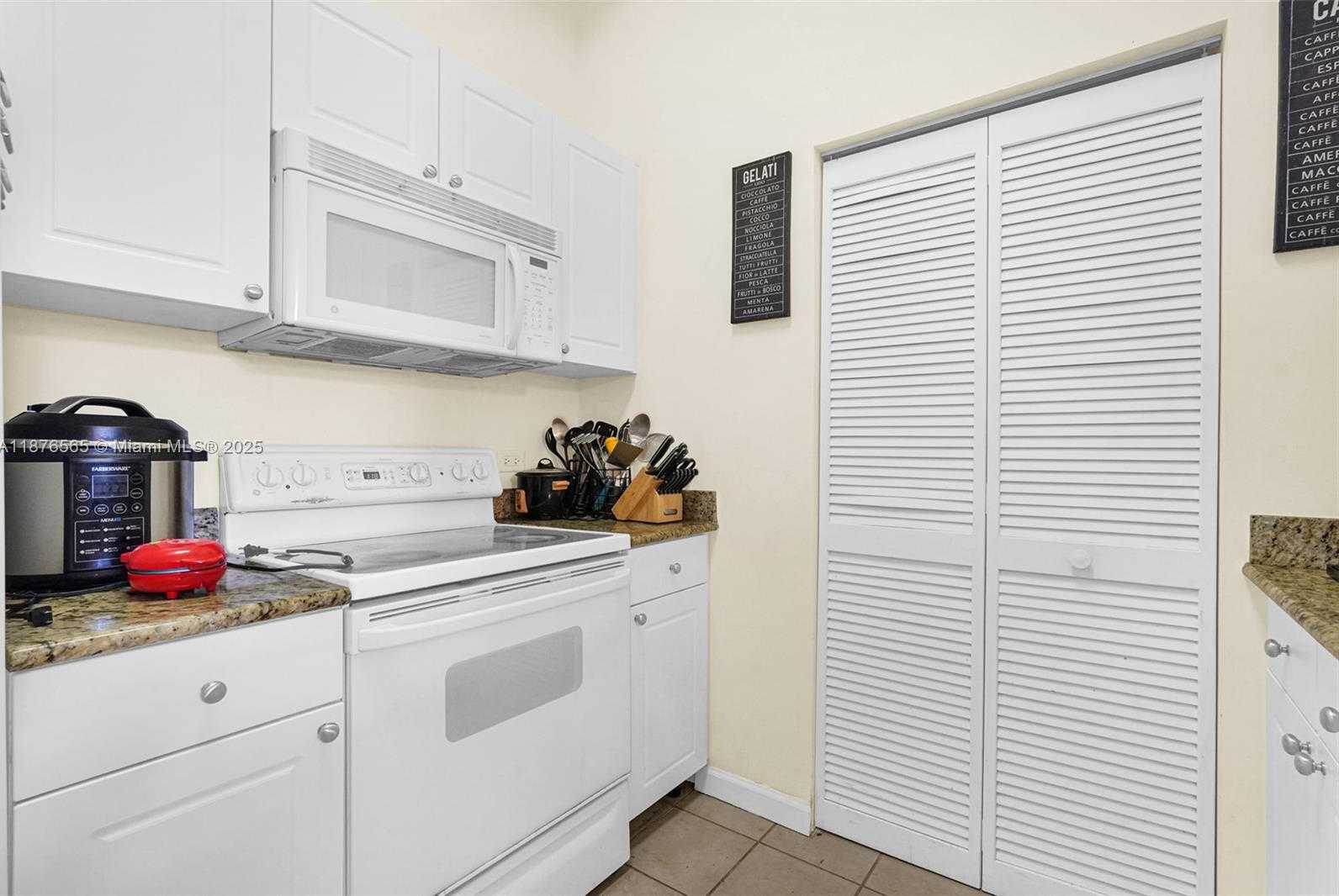 Small Image of 19501 WEST COUNTRY CLUB DR #207, Aventura Number 16