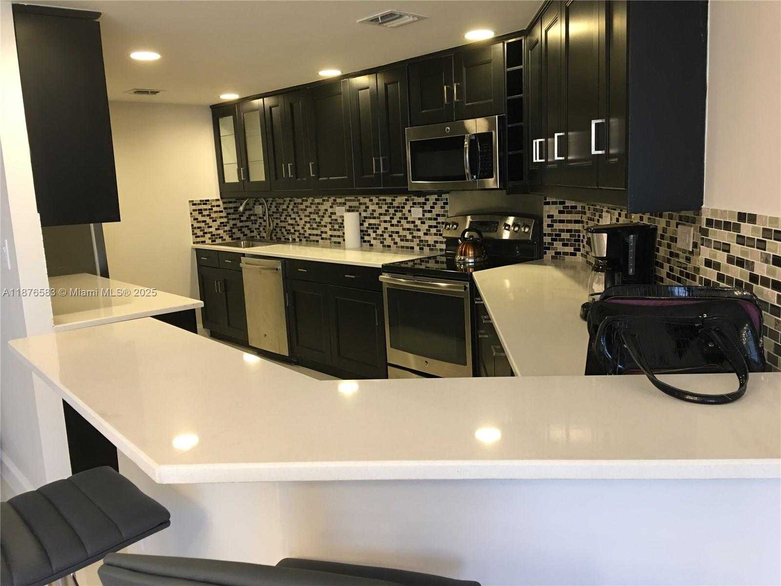 Small Image of 7135 COLLINS AVE #1022, Miami Beach Number 13