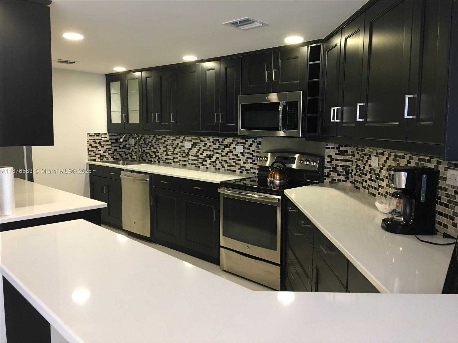 Small Image of 7135 COLLINS AVE #1022, Miami Beach Number 7