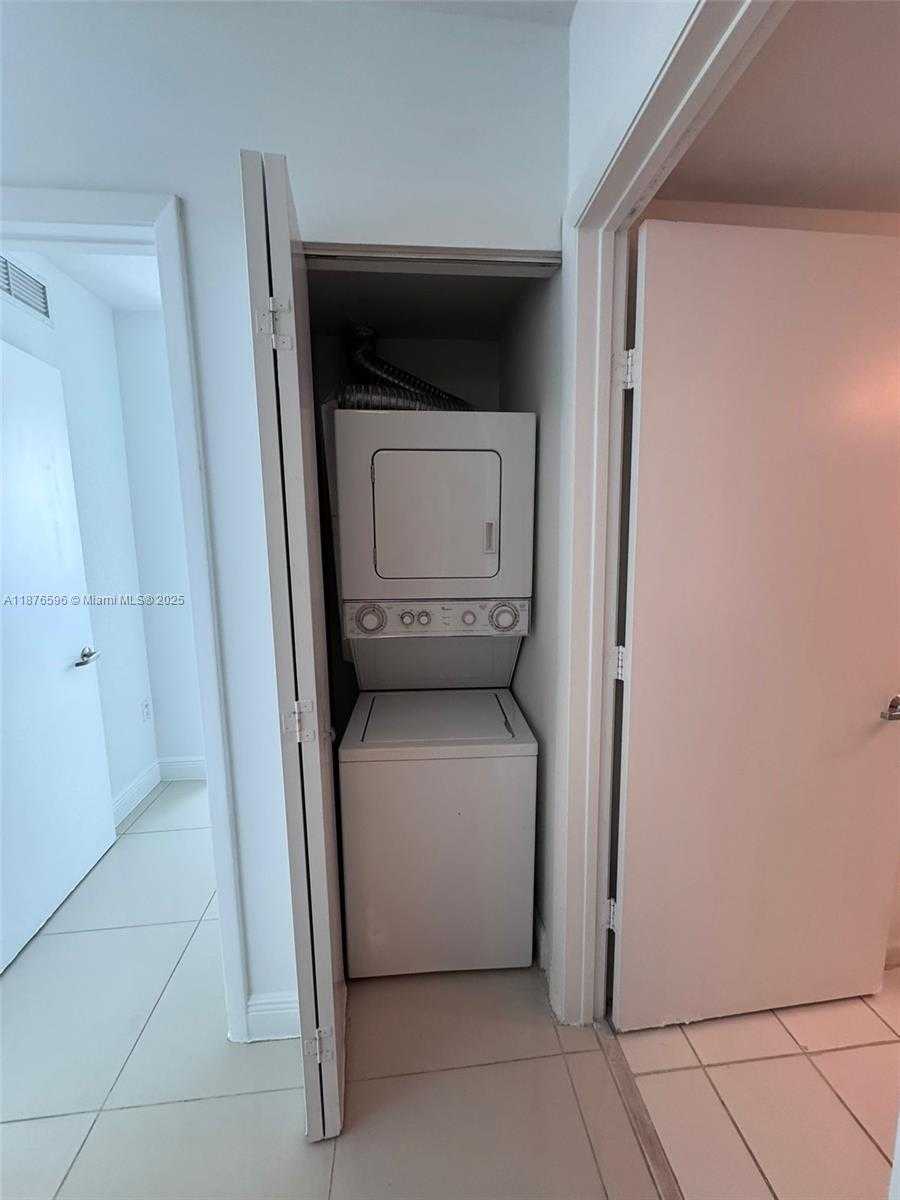 Small Image of 1861 NORTH WEST S RIVER DR #1801, Miami Number 17