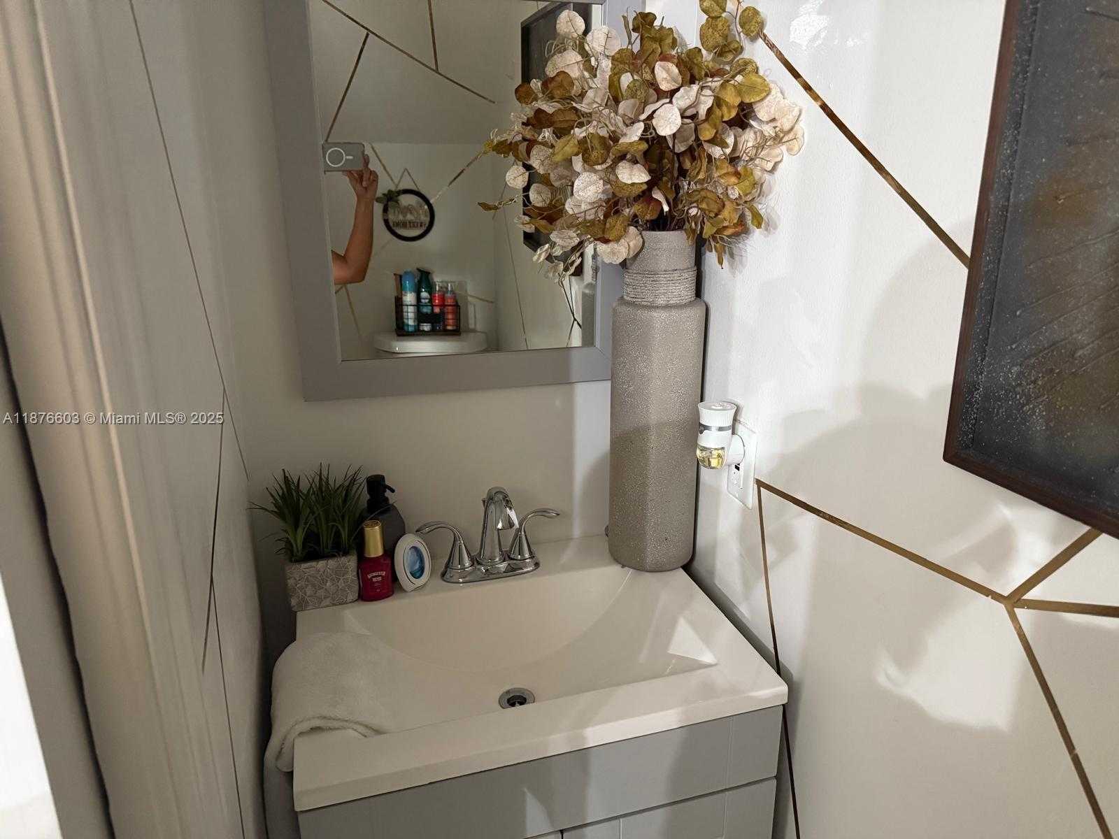 Small Image of 1279 WEST 51ST PL #B-13, Hialeah Number 16