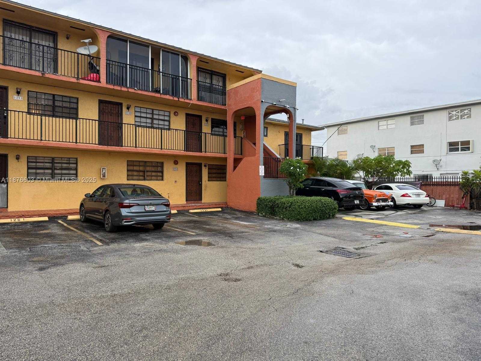 Small Image of 1279 WEST 51ST PL #B-13, Hialeah Number 19