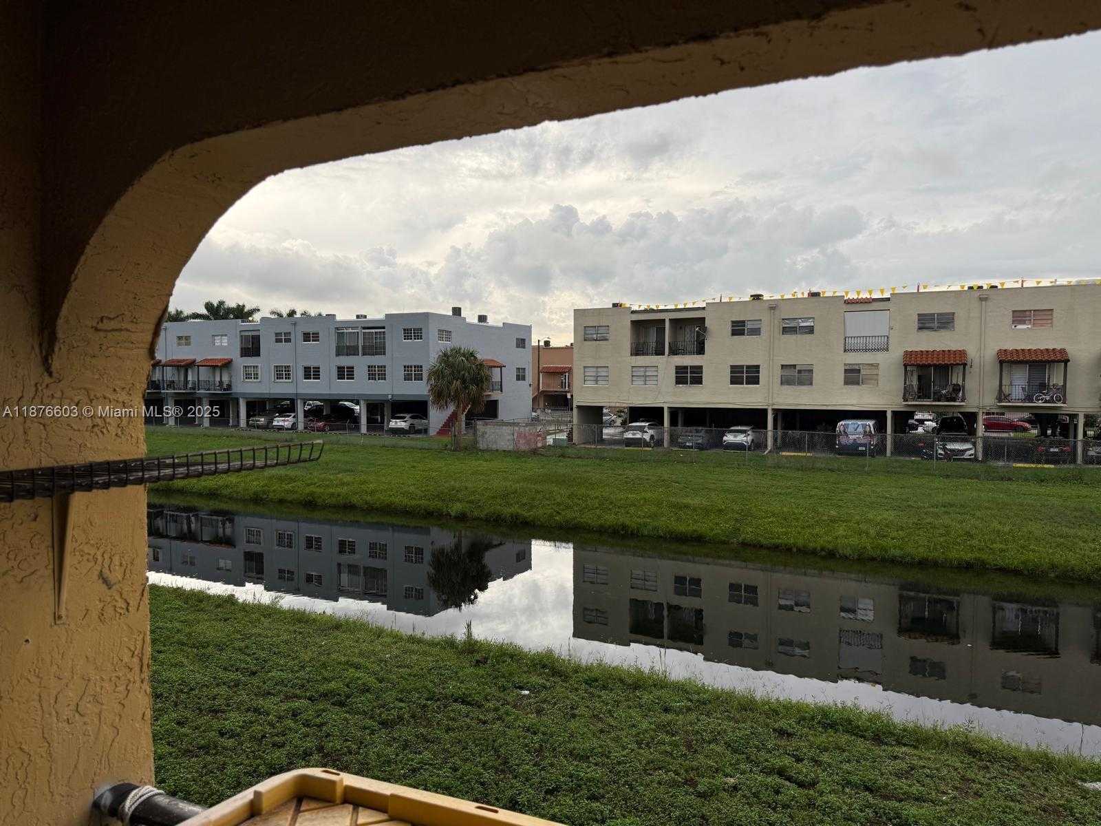 Small Image of 1279 WEST 51ST PL #B-13, Hialeah Number 23