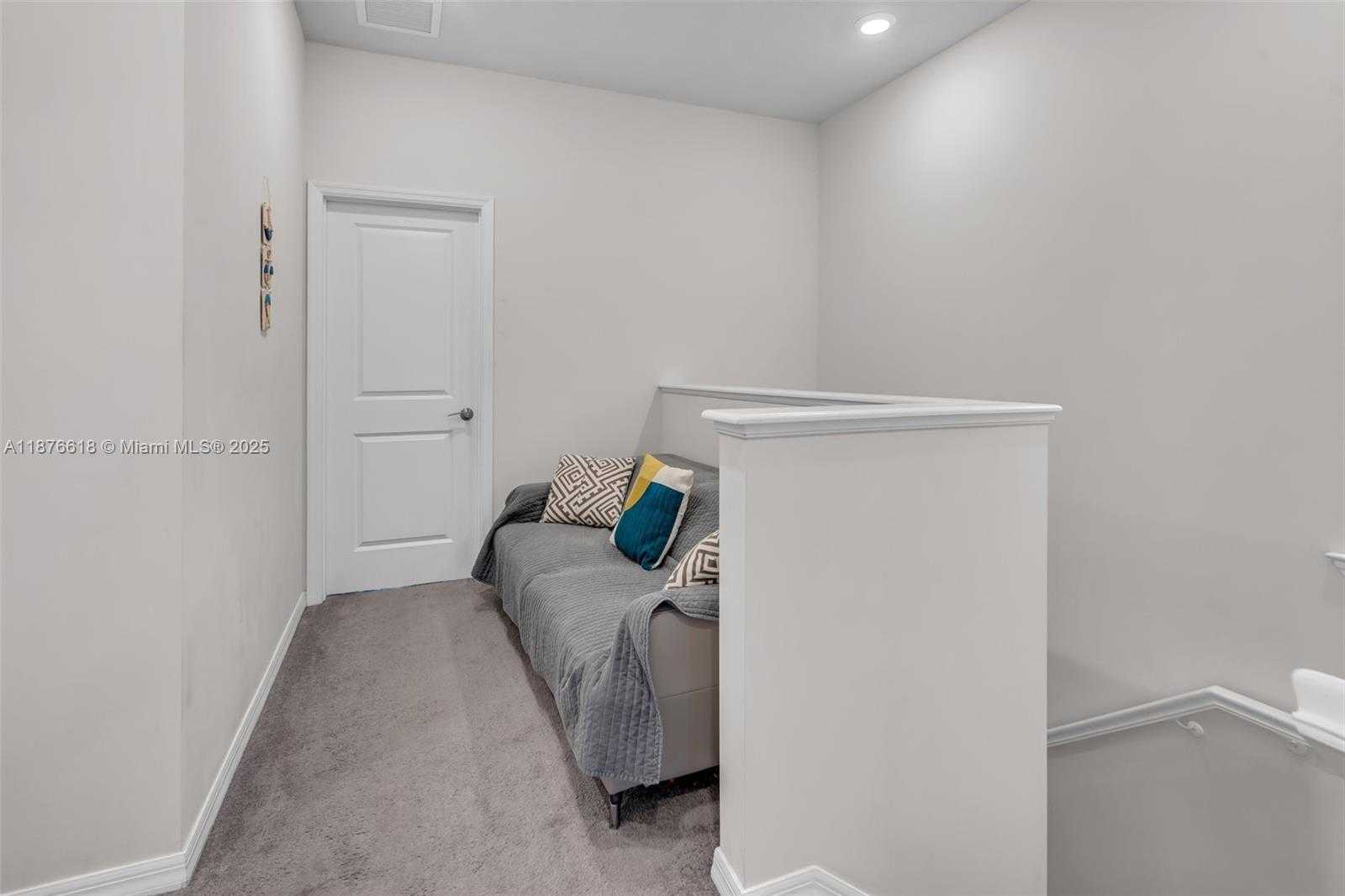 Small Image of 4754 EUCALYPTUS DR, Hollywood Number 12