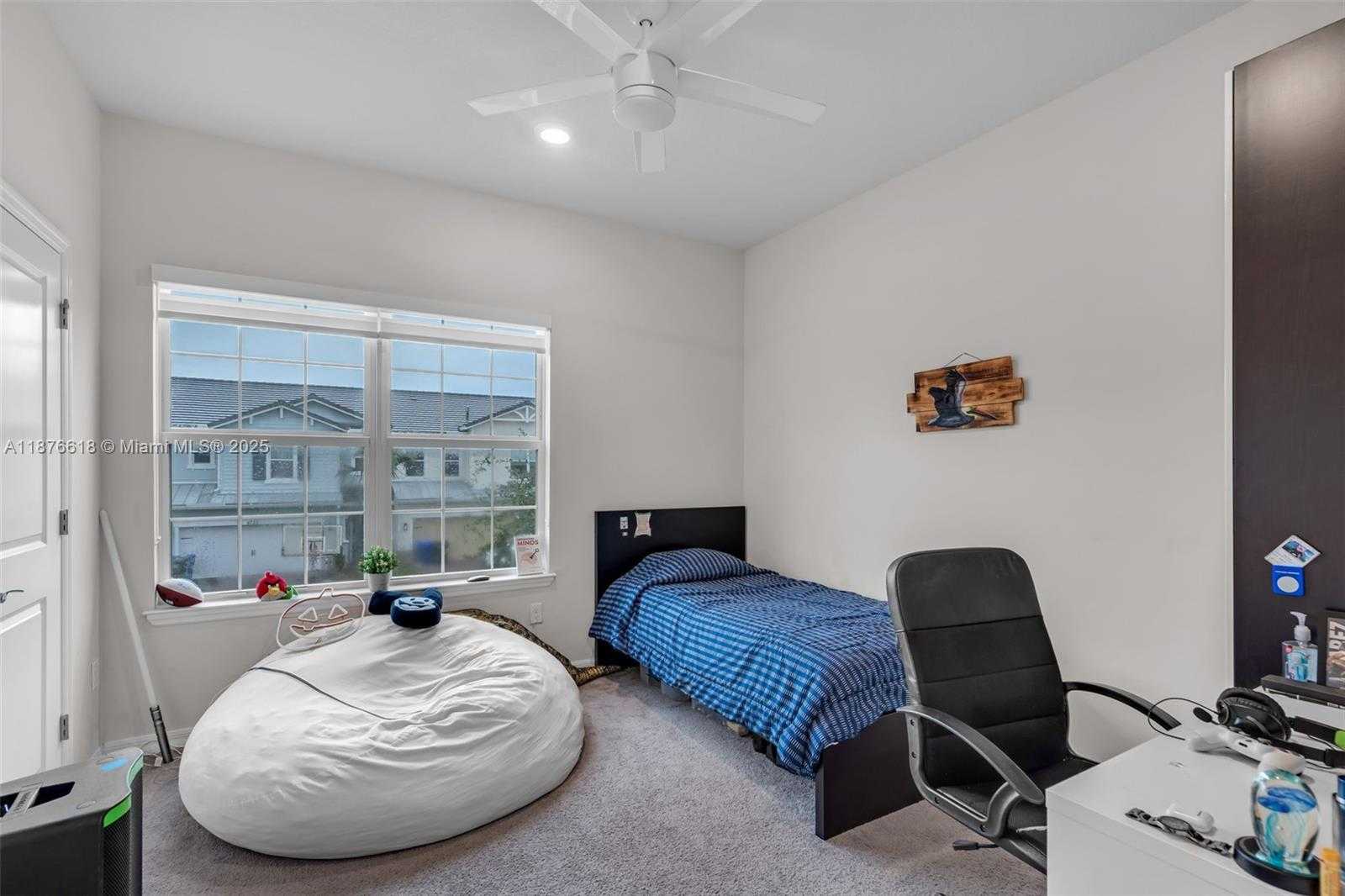 Small Image of 4754 EUCALYPTUS DR, Hollywood Number 16