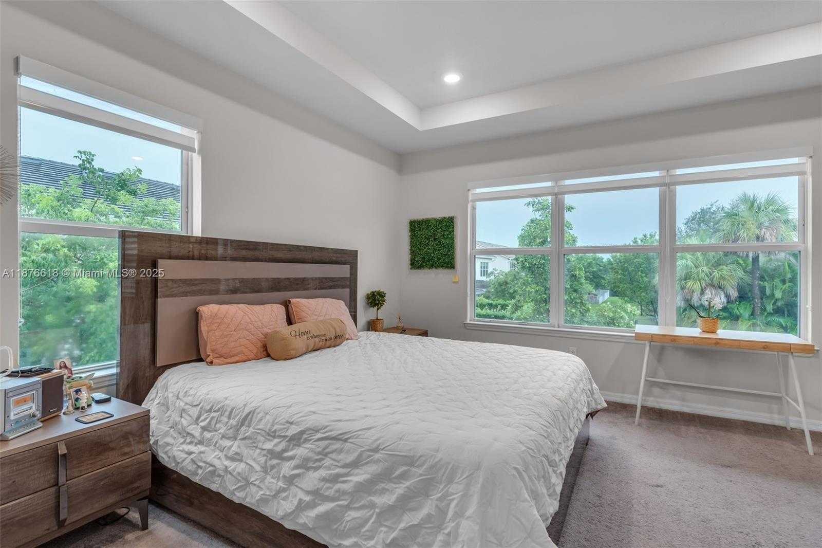 Small Image of 4754 EUCALYPTUS DR, Hollywood Number 17