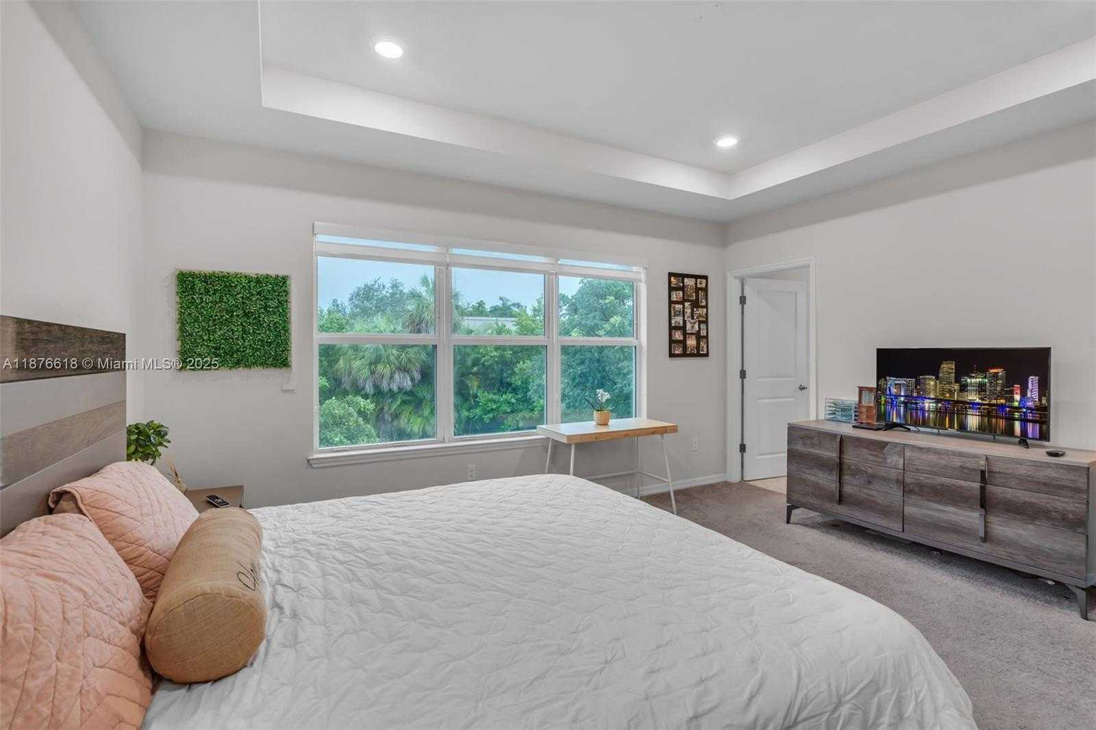 Small Image of 4754 EUCALYPTUS DR, Hollywood Number 18