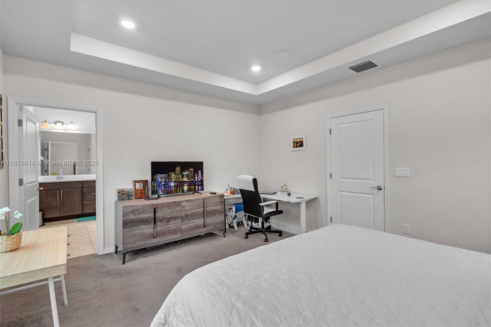Small Image of 4754 EUCALYPTUS DR, Hollywood Number 19