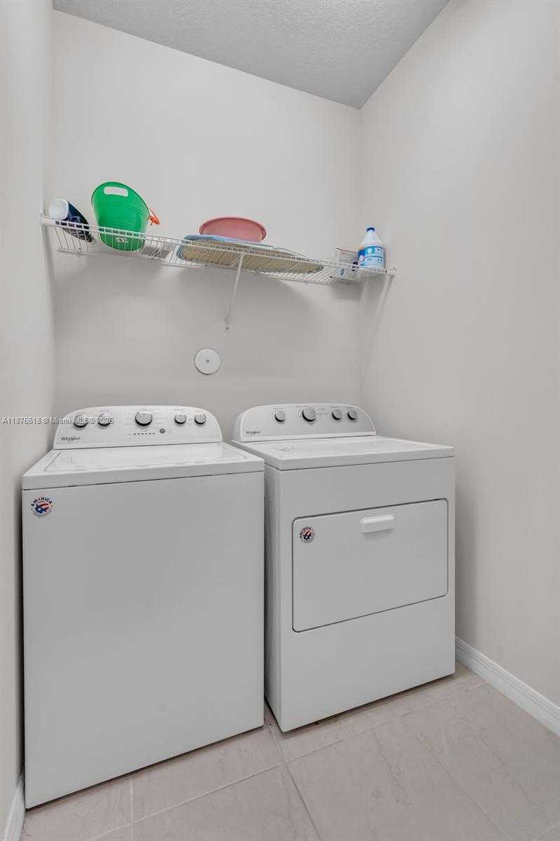 Small Image of 4754 EUCALYPTUS DR, Hollywood Number 22