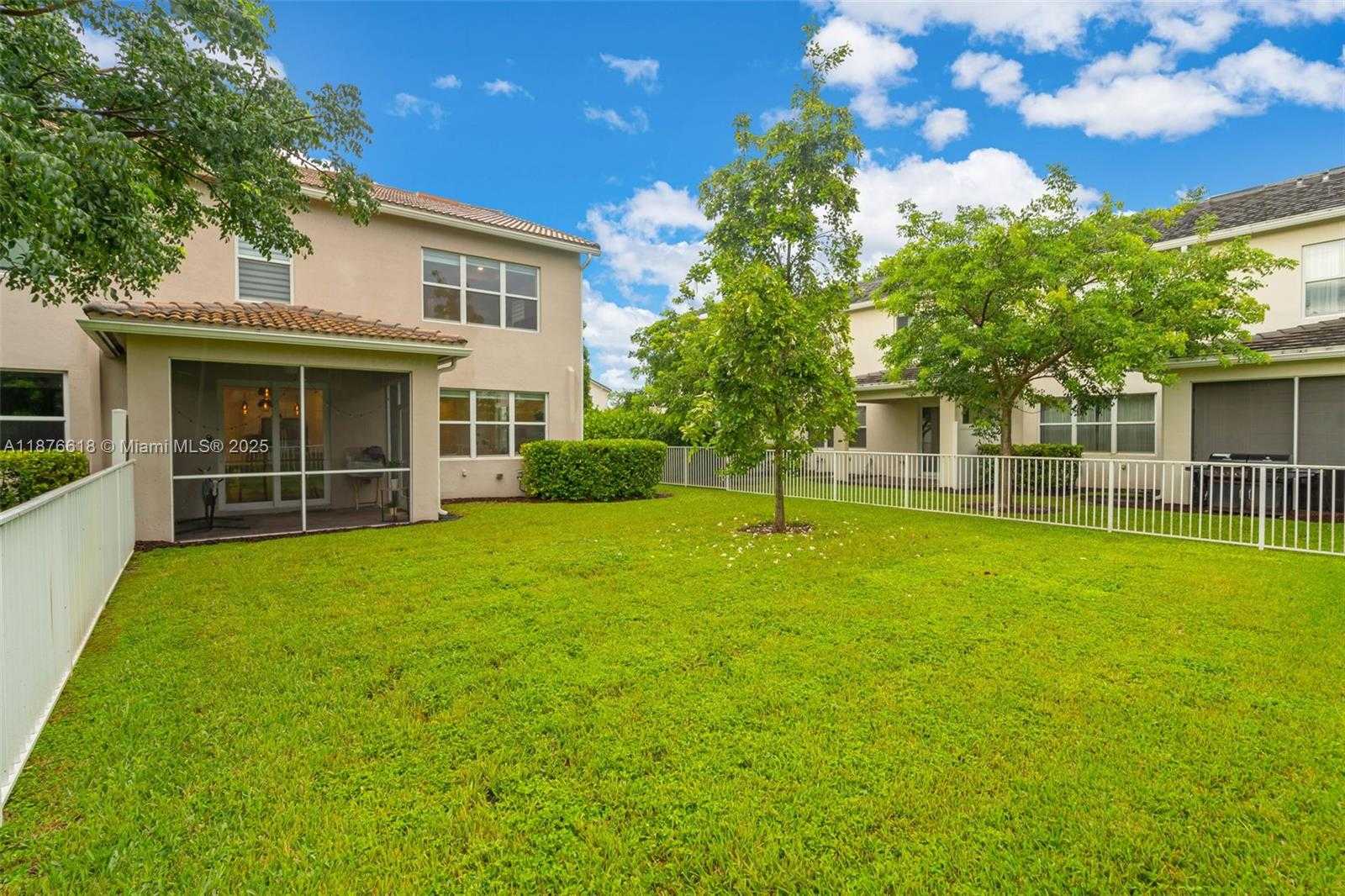 Small Image of 4754 EUCALYPTUS DR, Hollywood Number 25