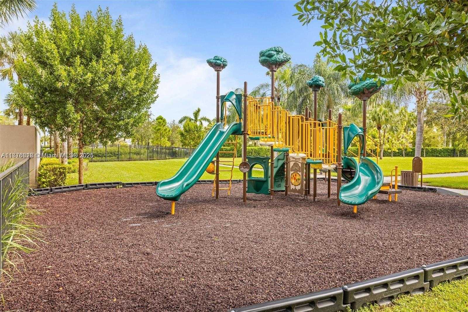 Small Image of 4754 EUCALYPTUS DR, Hollywood Number 30
