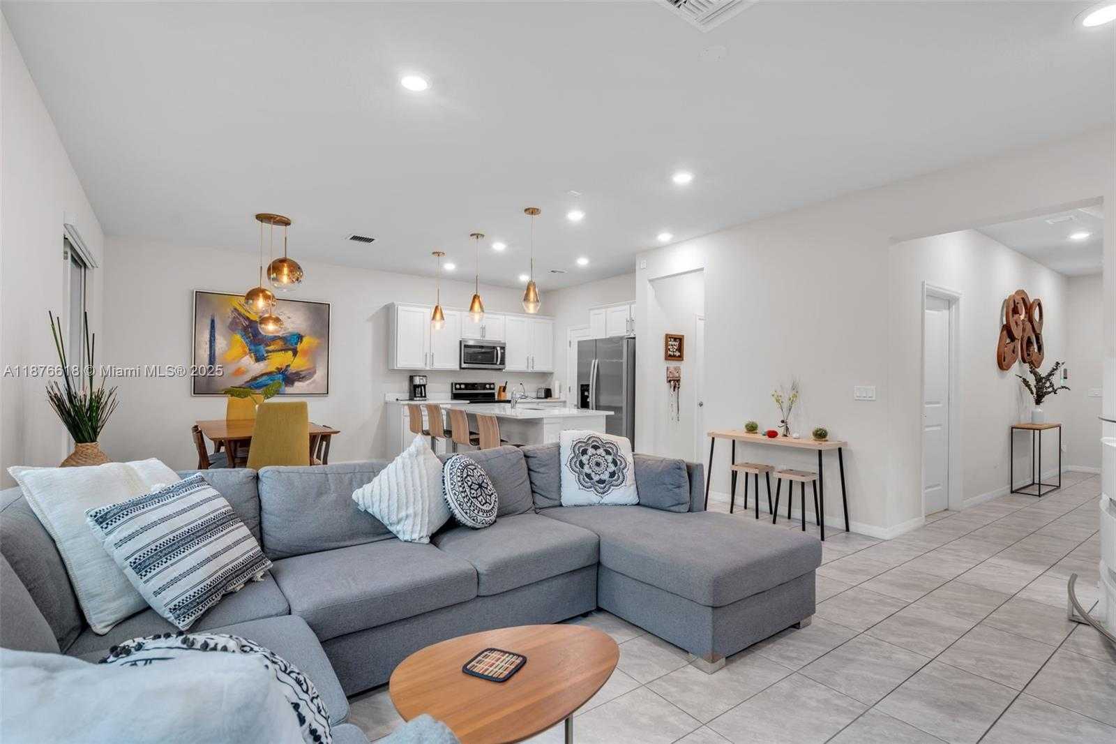Small Image of 4754 EUCALYPTUS DR, Hollywood Number 5