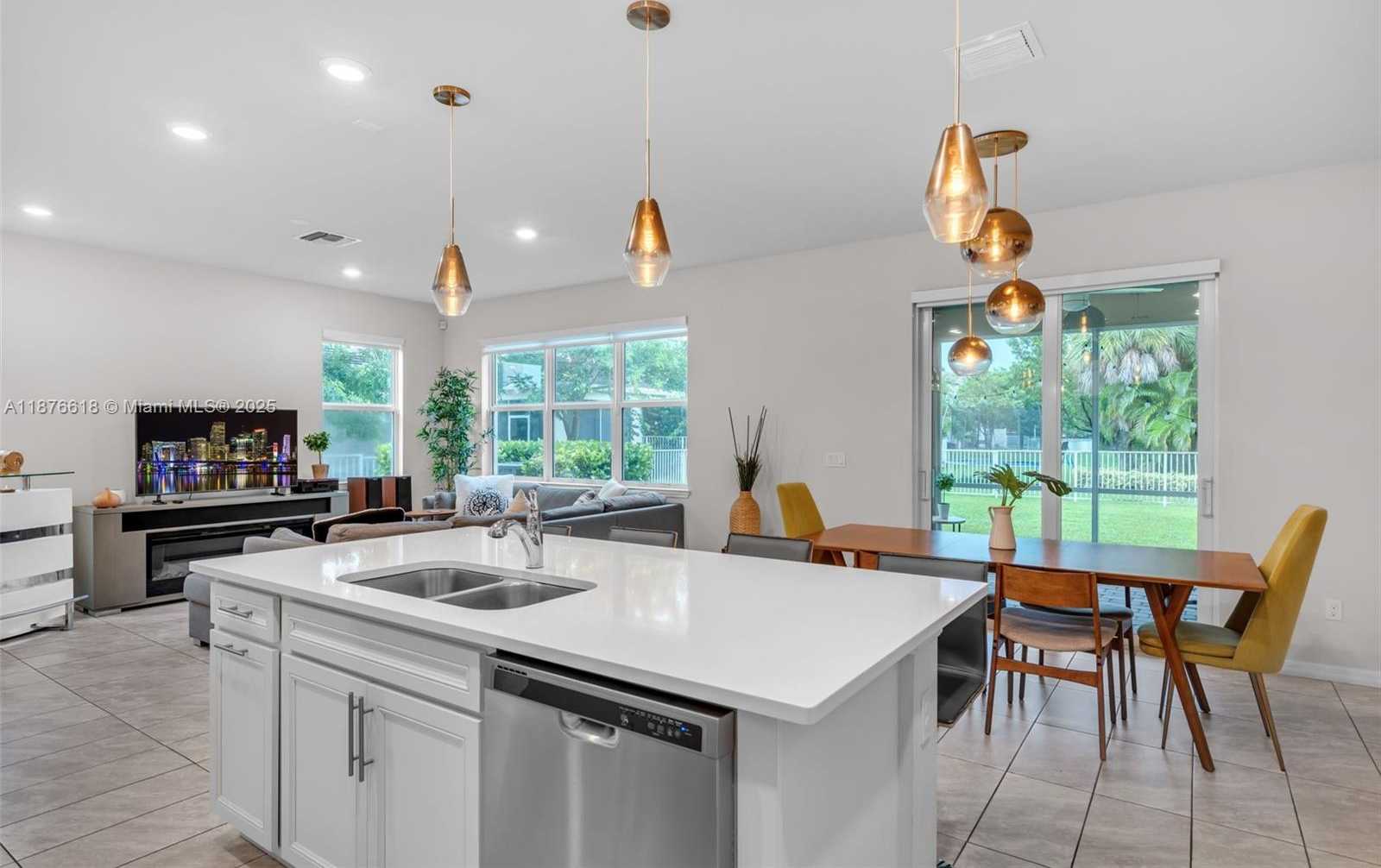 Small Image of 4754 EUCALYPTUS DR, Hollywood Number 7