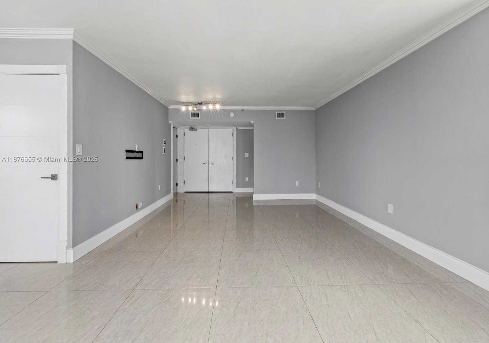 Small Image of 5900 COLLINS AVE #1201, Miami Beach Number 21