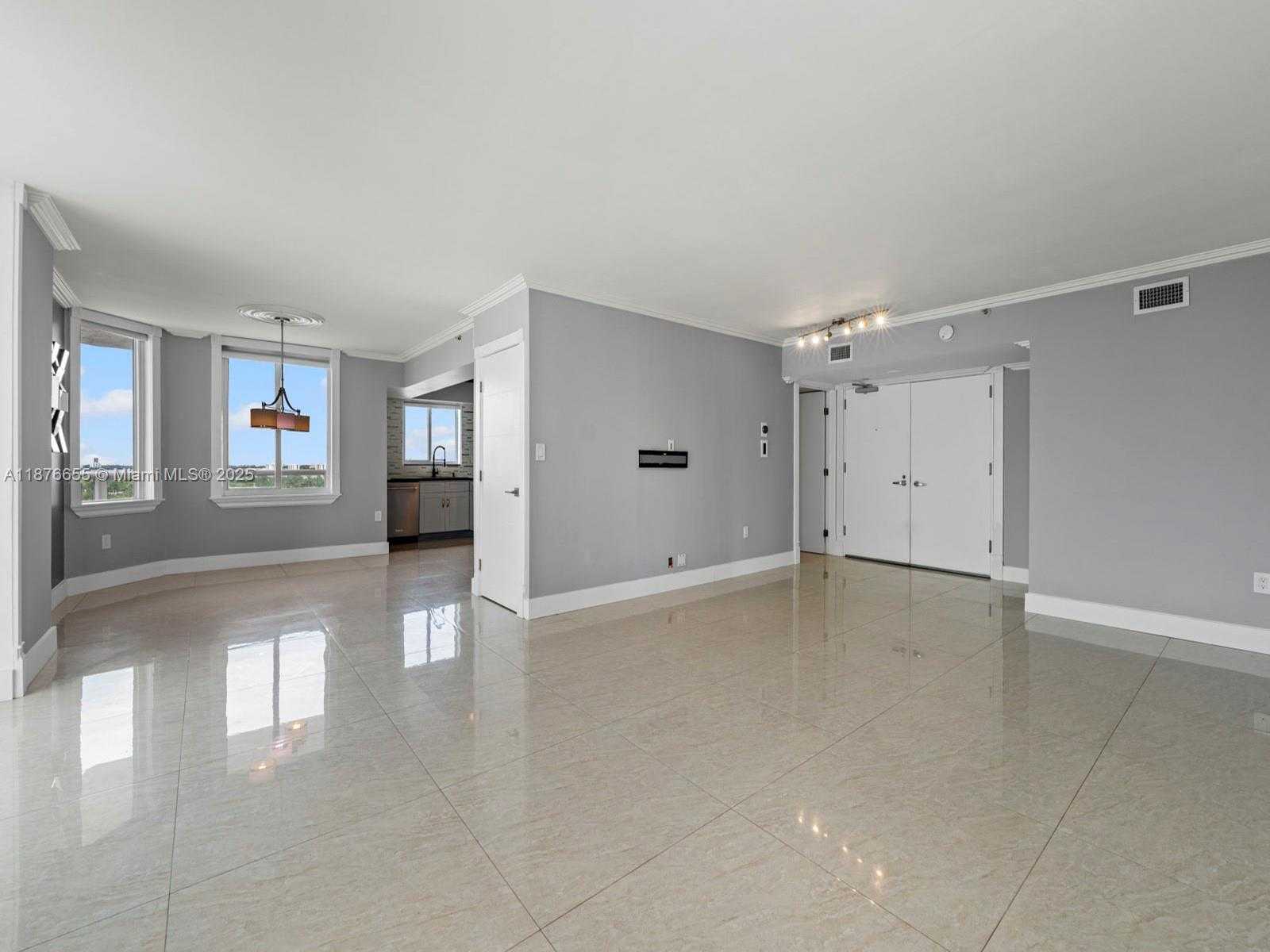 Small Image of 5900 COLLINS AVE #1201, Miami Beach Number 22