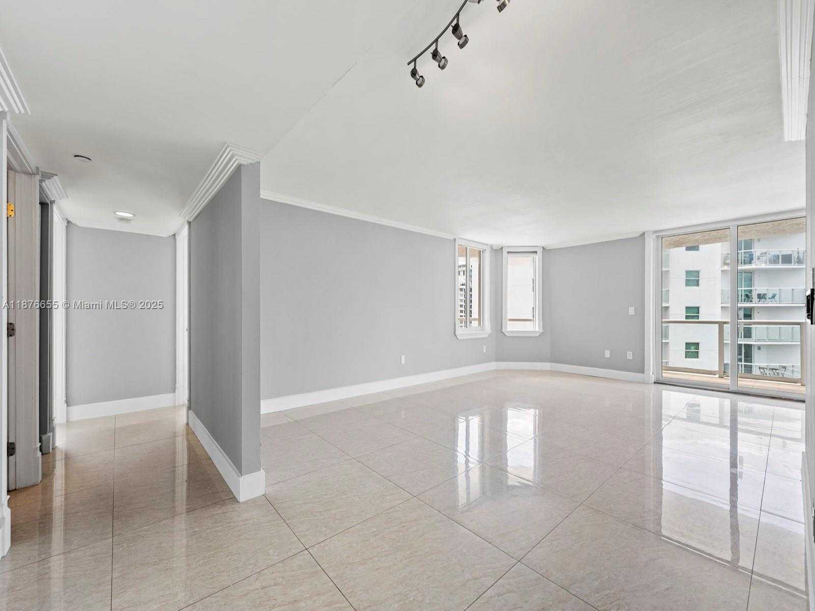 Small Image of 5900 COLLINS AVE #1201, Miami Beach Number 25