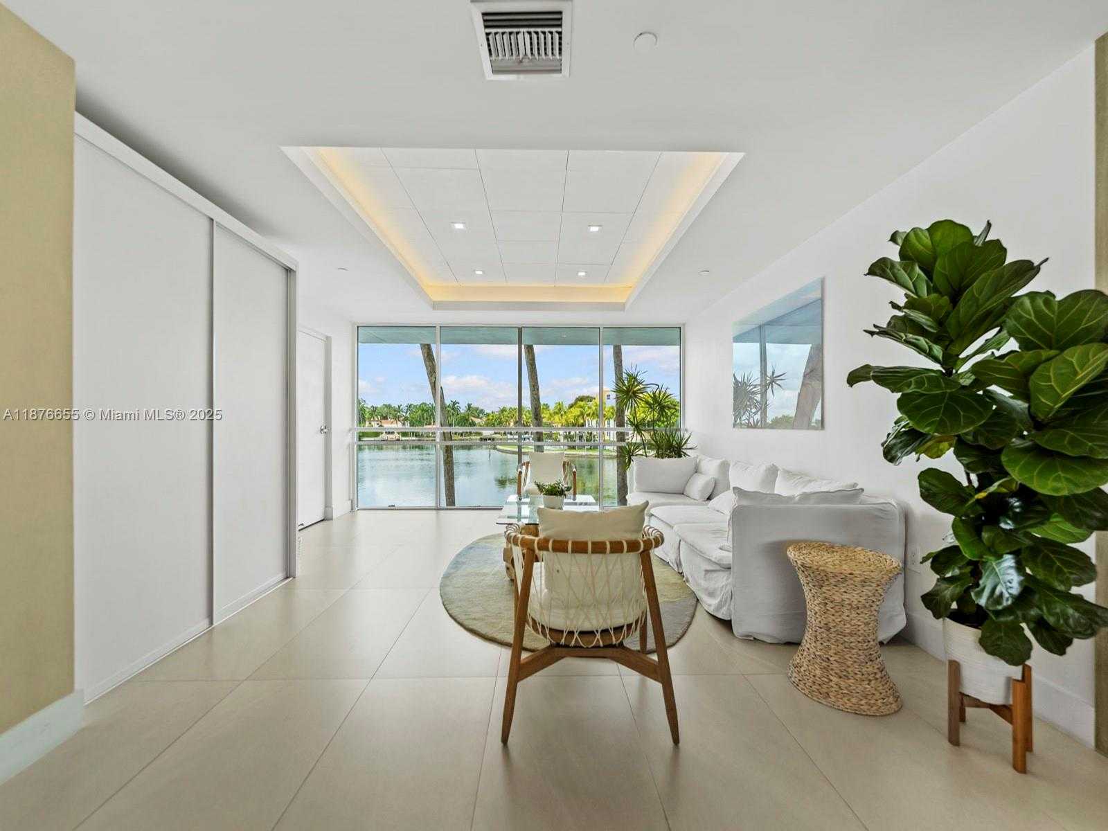 Small Image of 5900 COLLINS AVE #1201, Miami Beach Number 42