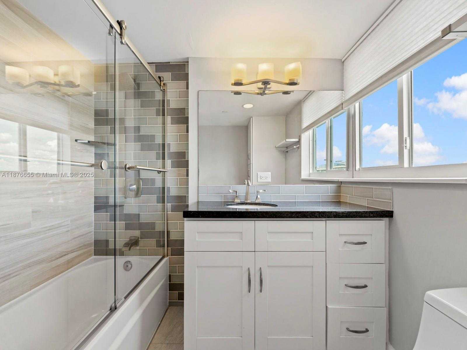 Small Image of 5900 COLLINS AVE #1201, Miami Beach Number 7