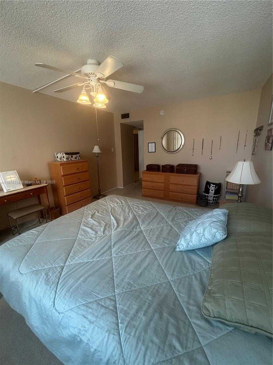 Small Image of 18081 BISCAYNE BLVD #1502-4, Aventura Number 13