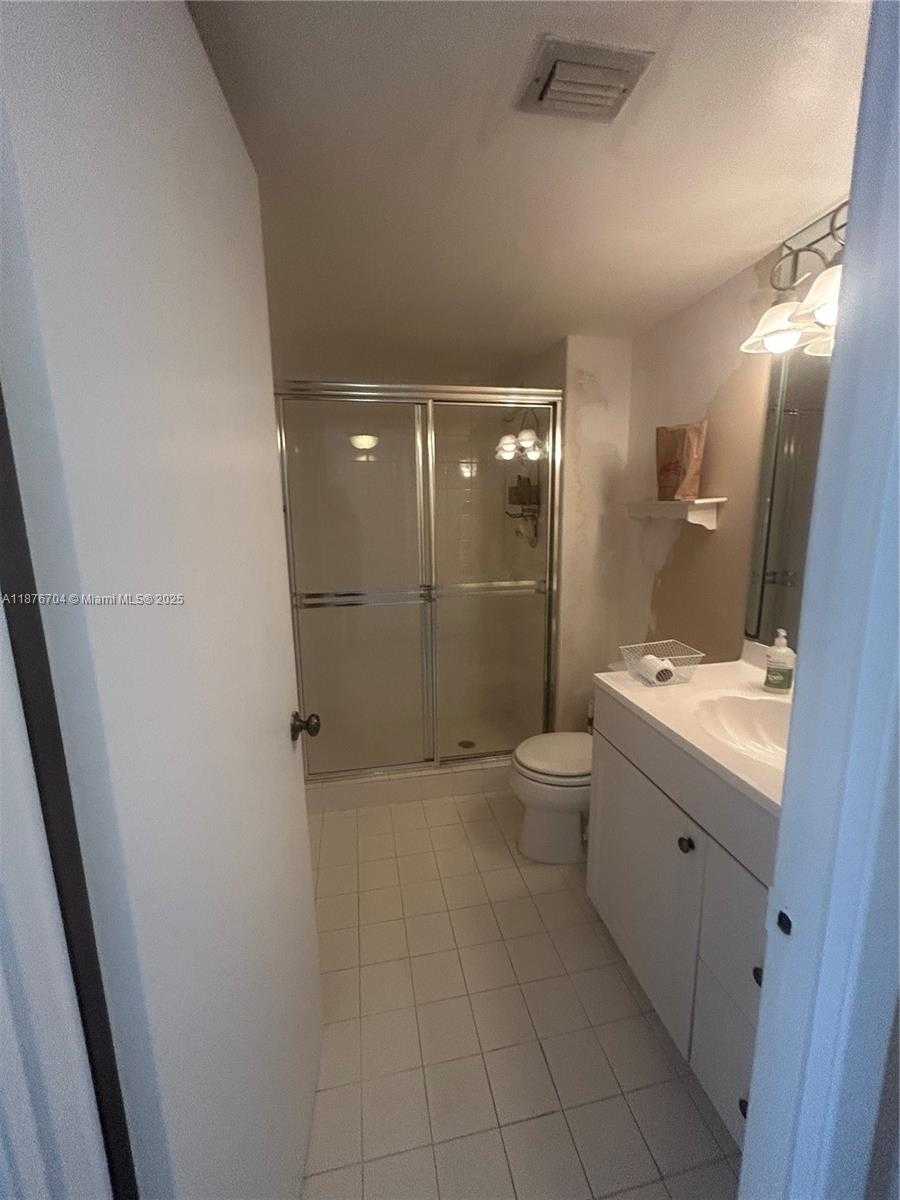 Small Image of 18081 BISCAYNE BLVD #1502-4, Aventura Number 14