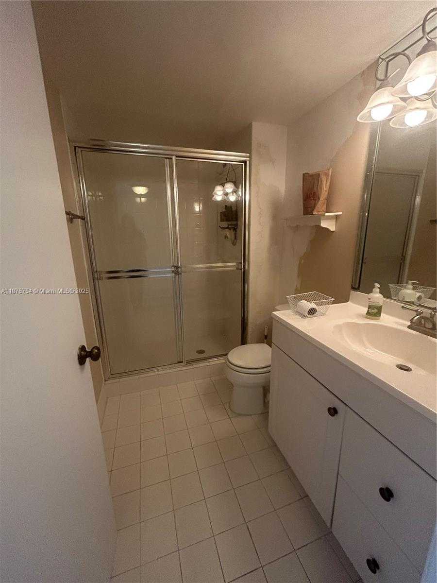 Small Image of 18081 BISCAYNE BLVD #1502-4, Aventura Number 15