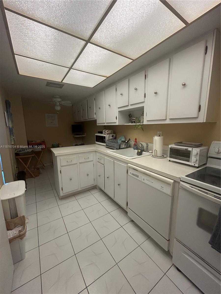 Small Image of 18081 BISCAYNE BLVD #1502-4, Aventura Number 4