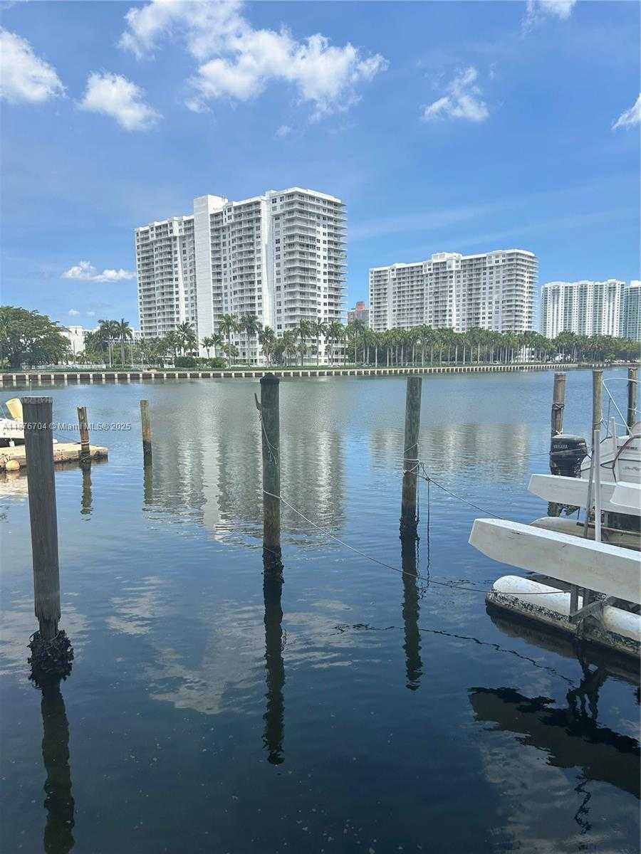 Small Image of 18081 BISCAYNE BLVD #1502-4, Aventura Number 41