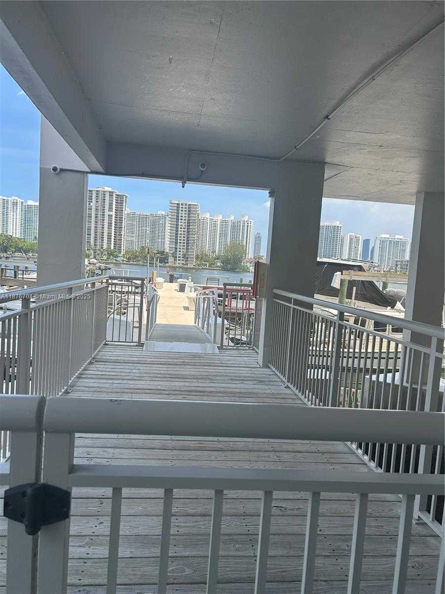 Small Image of 18081 BISCAYNE BLVD #1502-4, Aventura Number 43