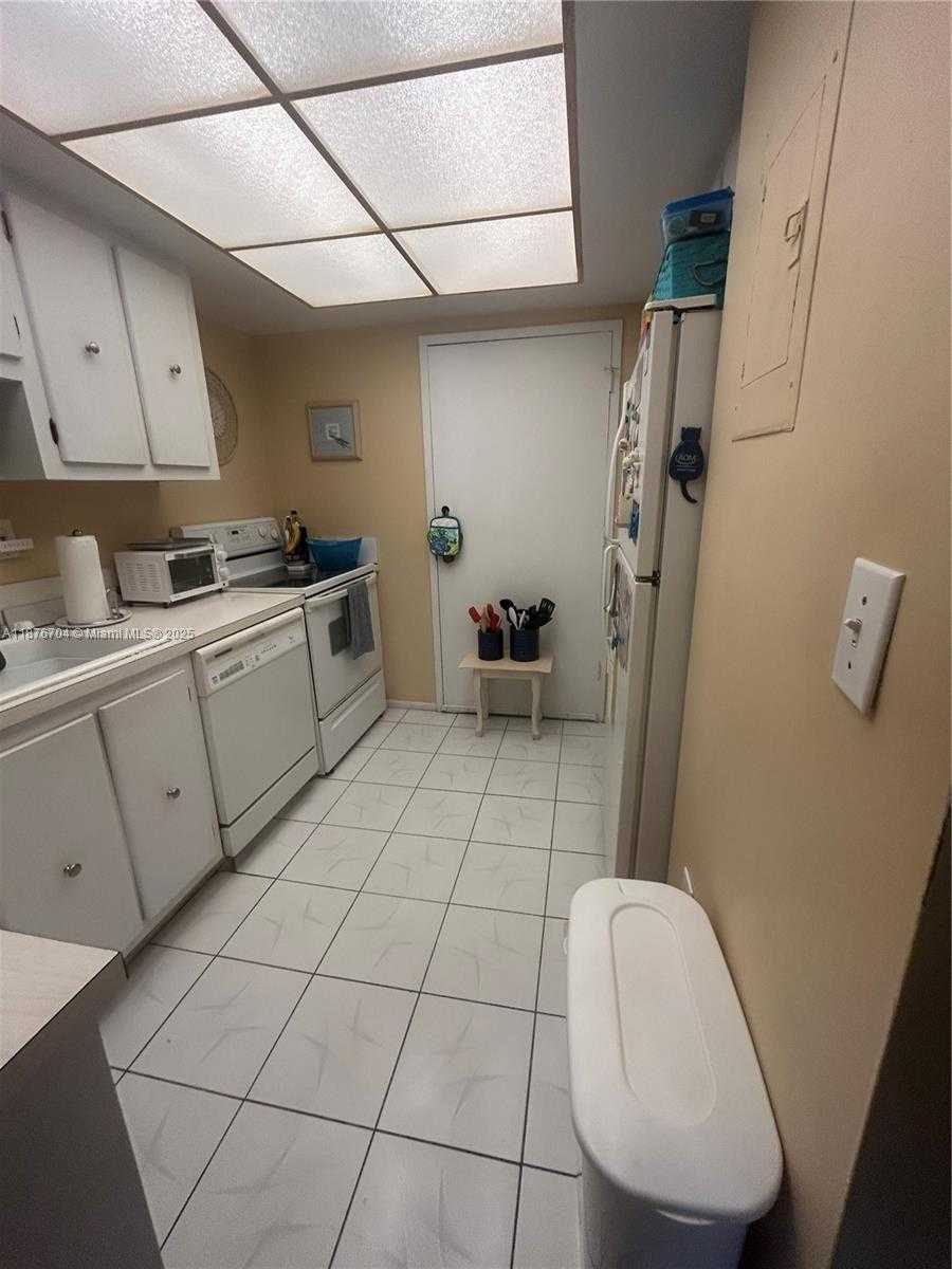 Small Image of 18081 BISCAYNE BLVD #1502-4, Aventura Number 5