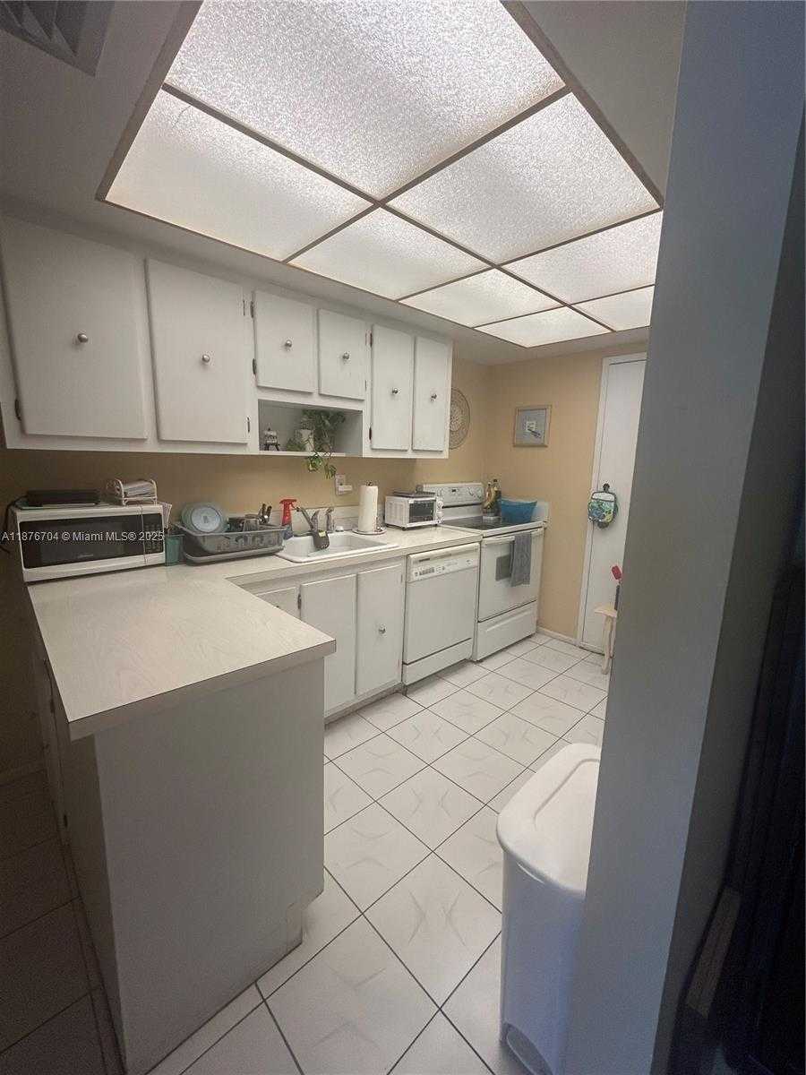Small Image of 18081 BISCAYNE BLVD #1502-4, Aventura Number 6