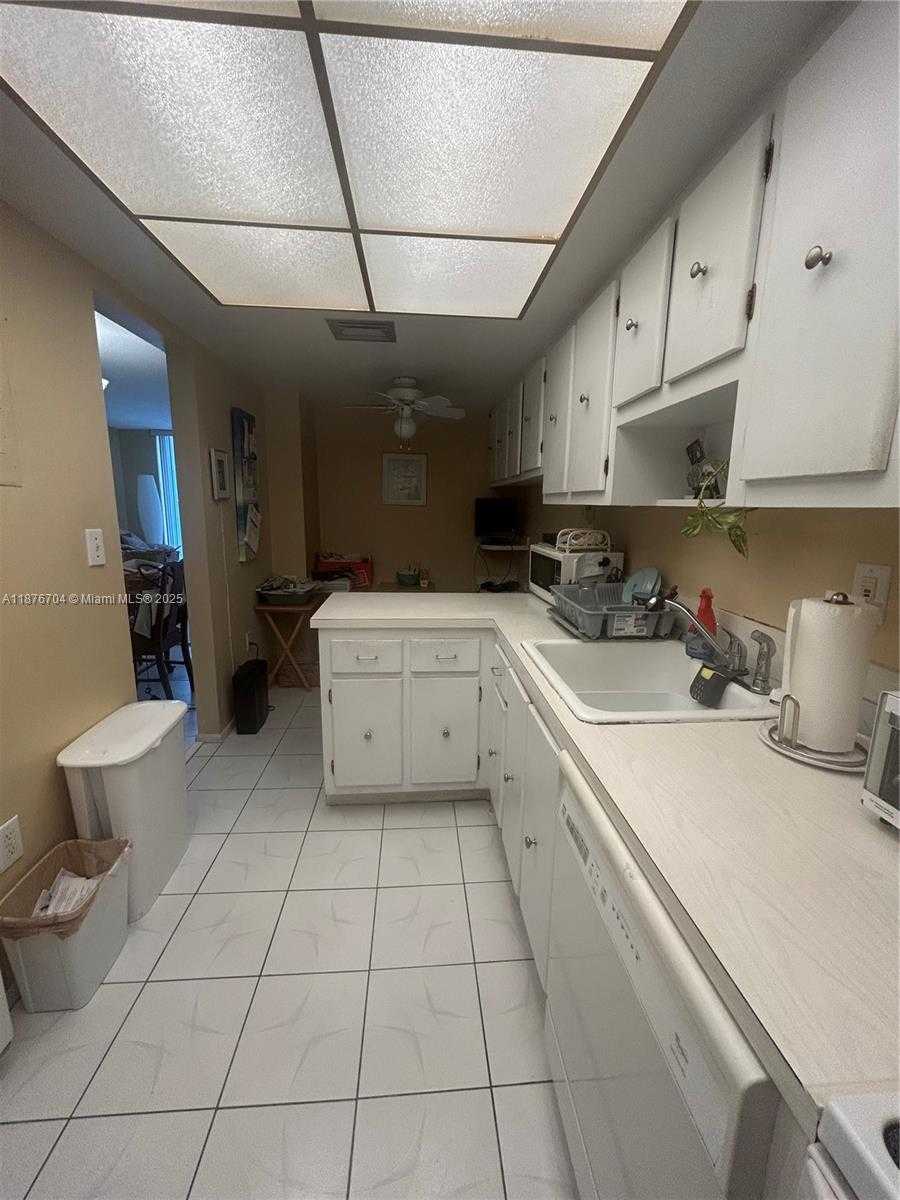 Small Image of 18081 BISCAYNE BLVD #1502-4, Aventura Number 7