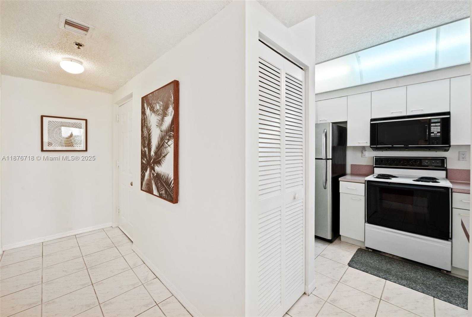 Small Image of 18260 NORTH BAY RD #320, Sunny Isles Beach Number 14