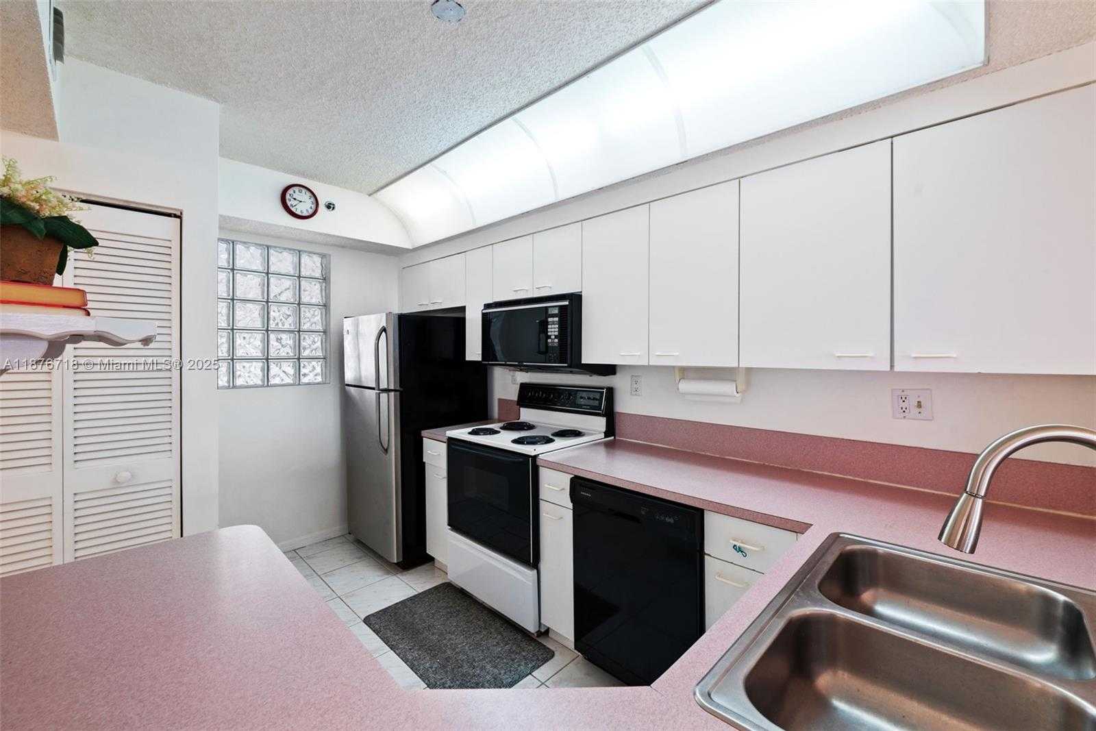 Small Image of 18260 NORTH BAY RD #320, Sunny Isles Beach Number 15