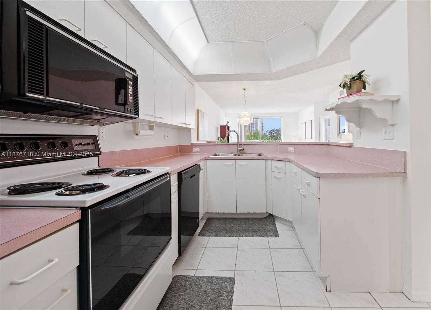 Small Image of 18260 NORTH BAY RD #320, Sunny Isles Beach Number 16