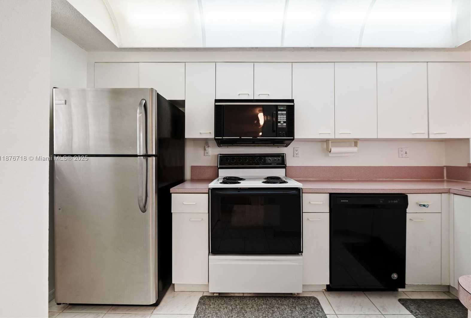 Small Image of 18260 NORTH BAY RD #320, Sunny Isles Beach Number 17