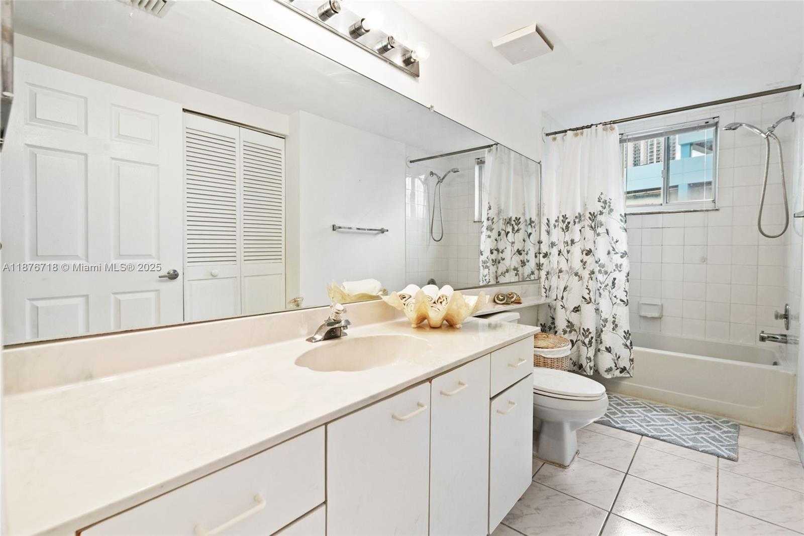 Small Image of 18260 NORTH BAY RD #320, Sunny Isles Beach Number 24